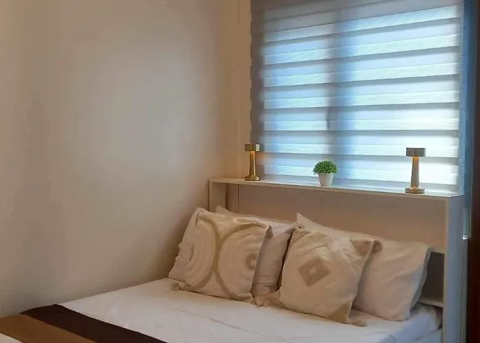 2br Parking Near Naia *